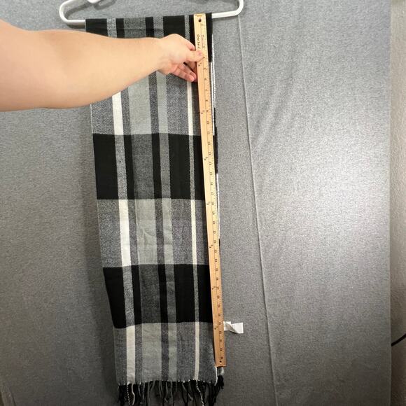 Banana Republic 100% ACRYLIC Women's Black Plaid Scarves Multi Color - Picture 5 of 6